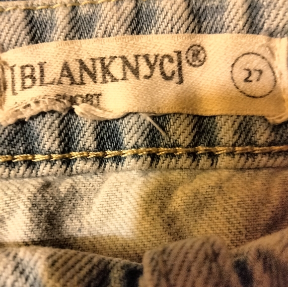 Adorable Jean shorts - Picture 3 of 3